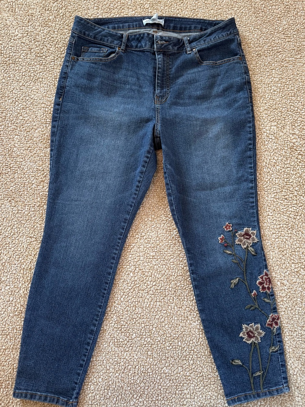 Artisan NY Floral Embroidered Straight Leg Jeans Medium Wash Stretch Denim